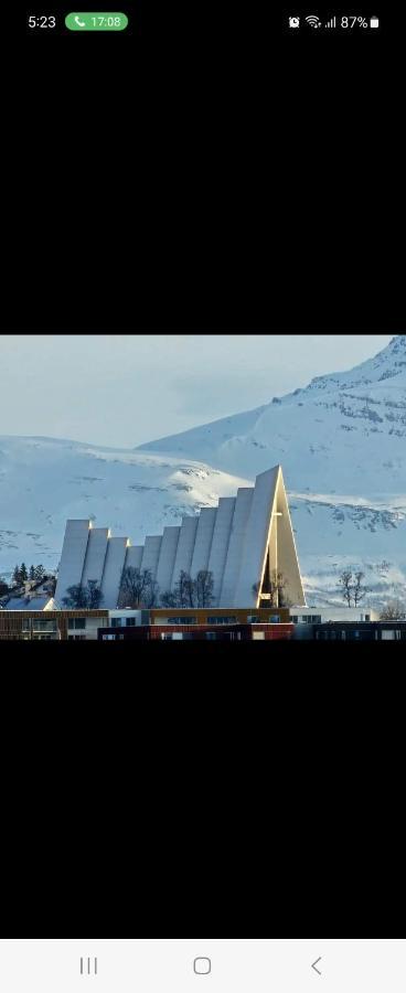 Apartment By The Lakeside Tromsø Esterno foto