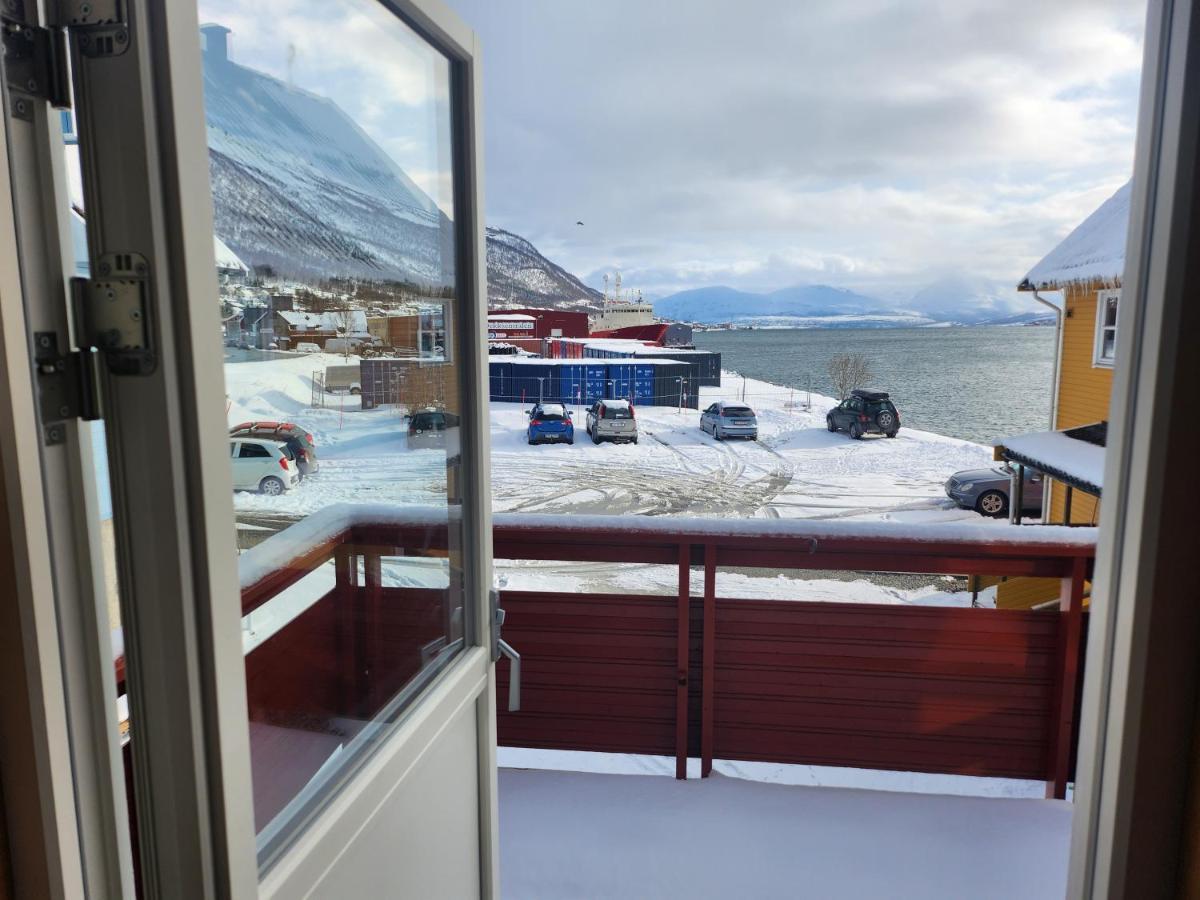 Apartment By The Lakeside Tromsø Esterno foto